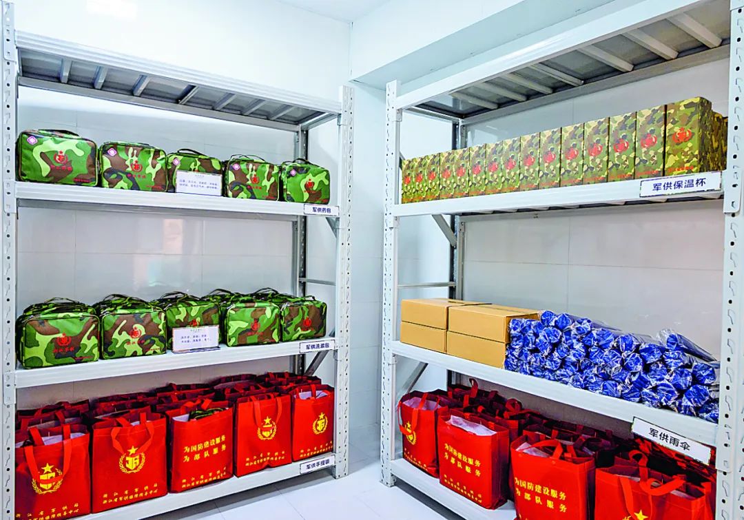 تحقيق الرؤية الشاملة في المستودعات العسكرية: حلنا القائم على تقنية تحديد الهوية بموجات الراديو