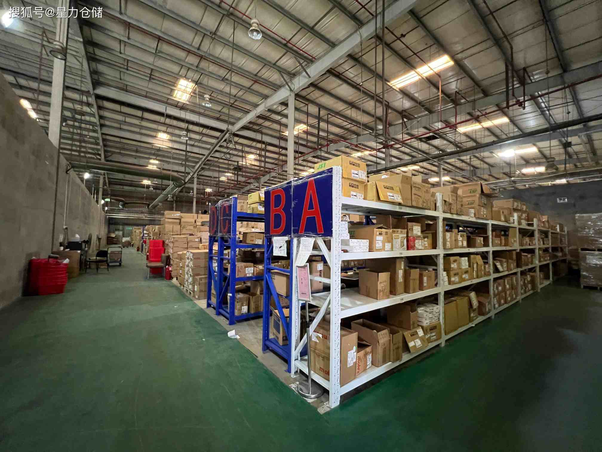 كيفية توسيع نطاق نشر تقنية تحديد الهوية بموجات الراديو (RFID) / التعرف التلقائي على البيانات (AIDC) عبر مستودعات أو مواقع متعددة - أفضل الممارسات للشركات النامية