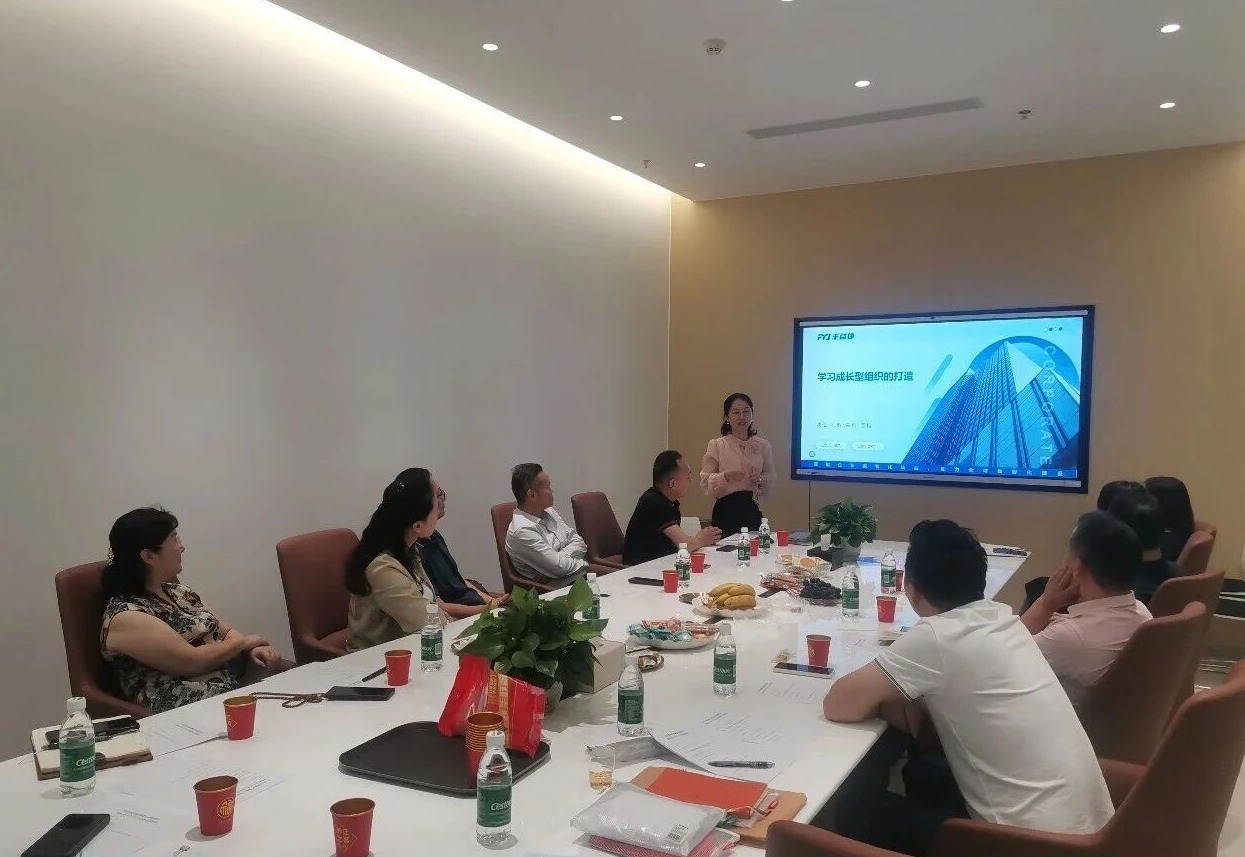 Ms. Ge Jie, Executive Vice President of FYJ, sharing insights on building a learning organization at the exchange event